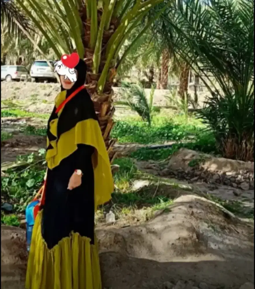 Set gamis cantik dan hijab. Preloved.