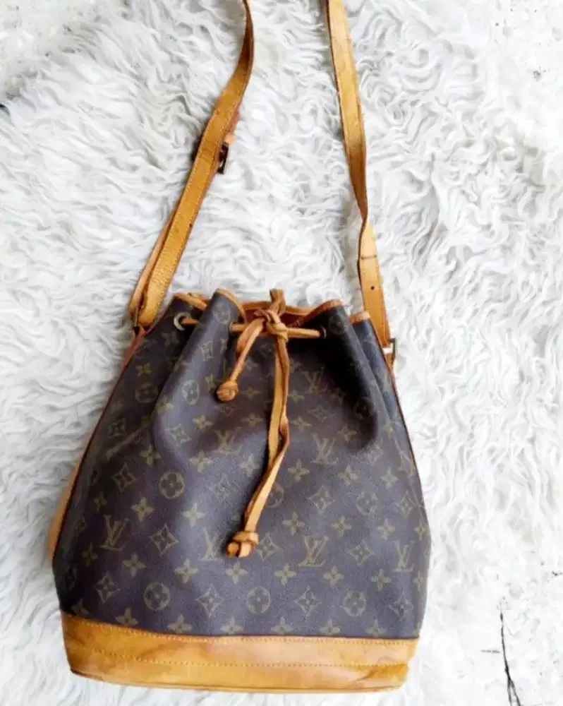 TAS LV SLINGBAG GENUINE LEATHER NET PRICE NO MINUS MADE IN FRANCE