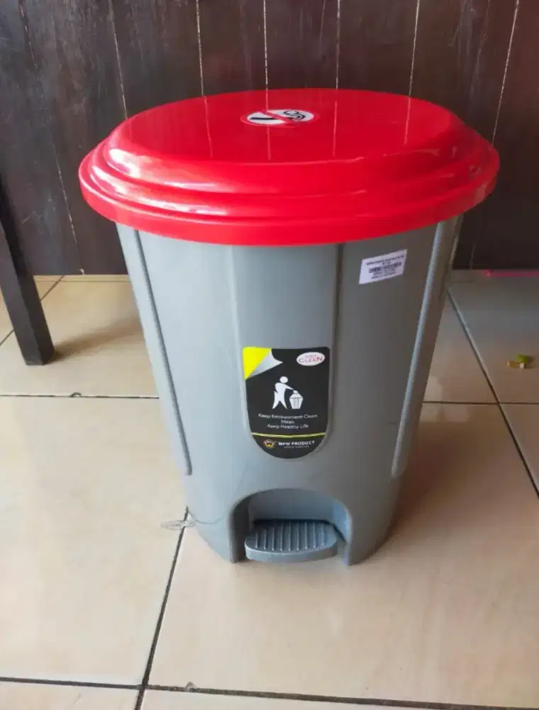 Tempat Sampah Injak
