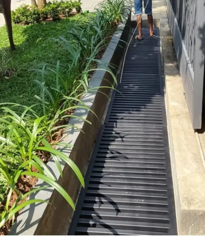 Grill gutter selokan