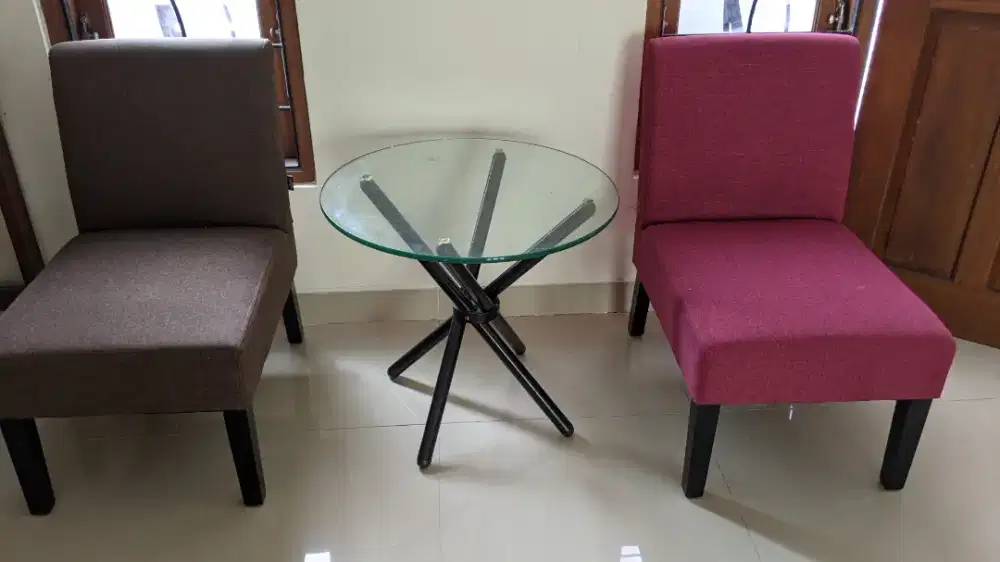 Couple Seat Informa  dengan meja kopi