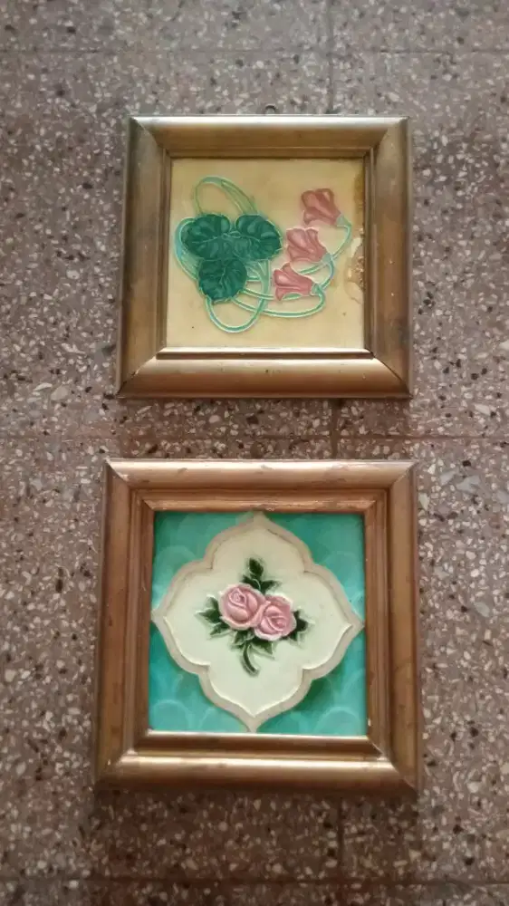 2 pcs tegel keramik jadul