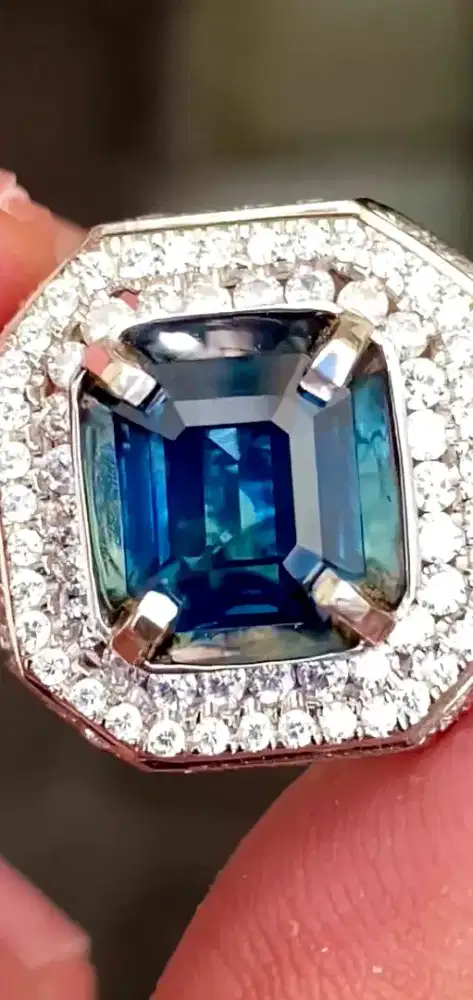 Blue sapphire srilangka (Similar Royal Blue)