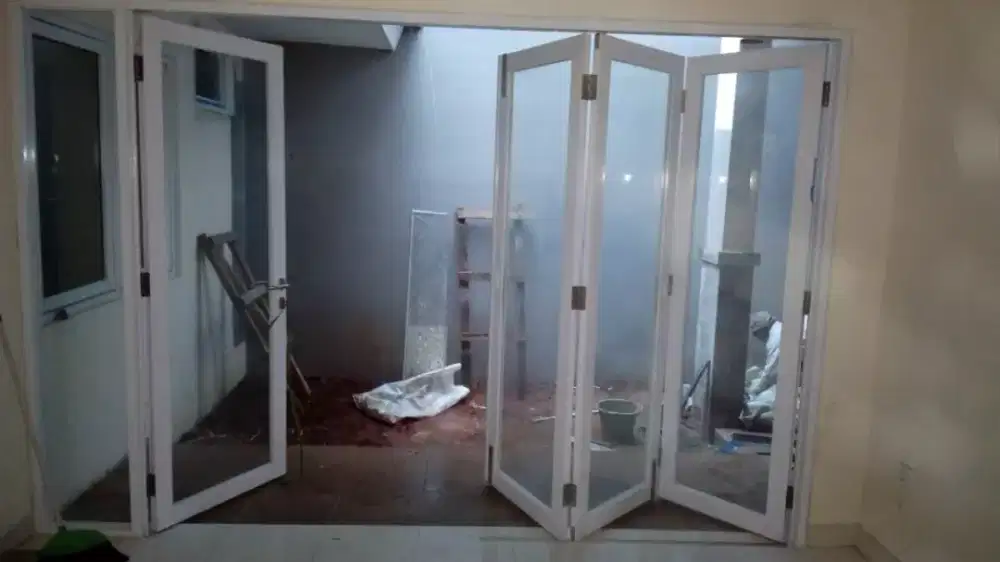 Pintu lipat aluminium kaca