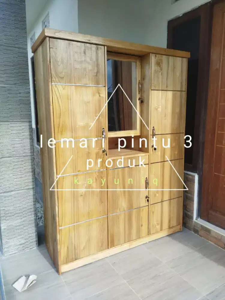 Lemari kembar tiga sungkai