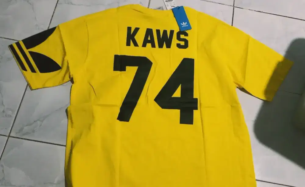 Kaos Adidas Yeezy Original (XL)