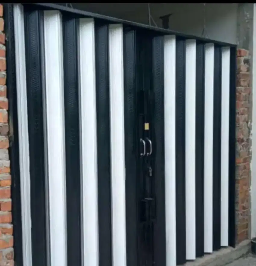 Folding gate roling door