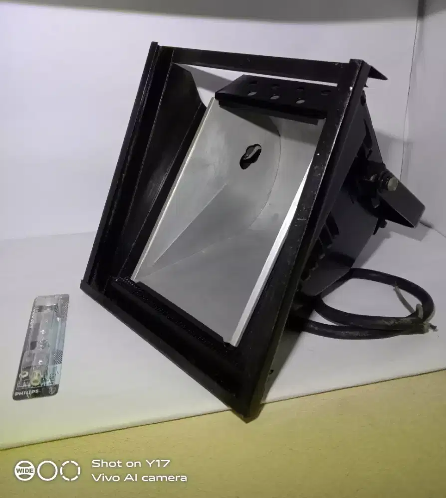 kap lampu sorot made in Taiwan & bolam halogen 500watt phillips