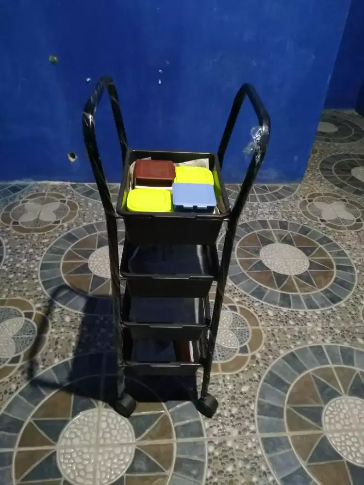 Rak dorong 3 tingkat