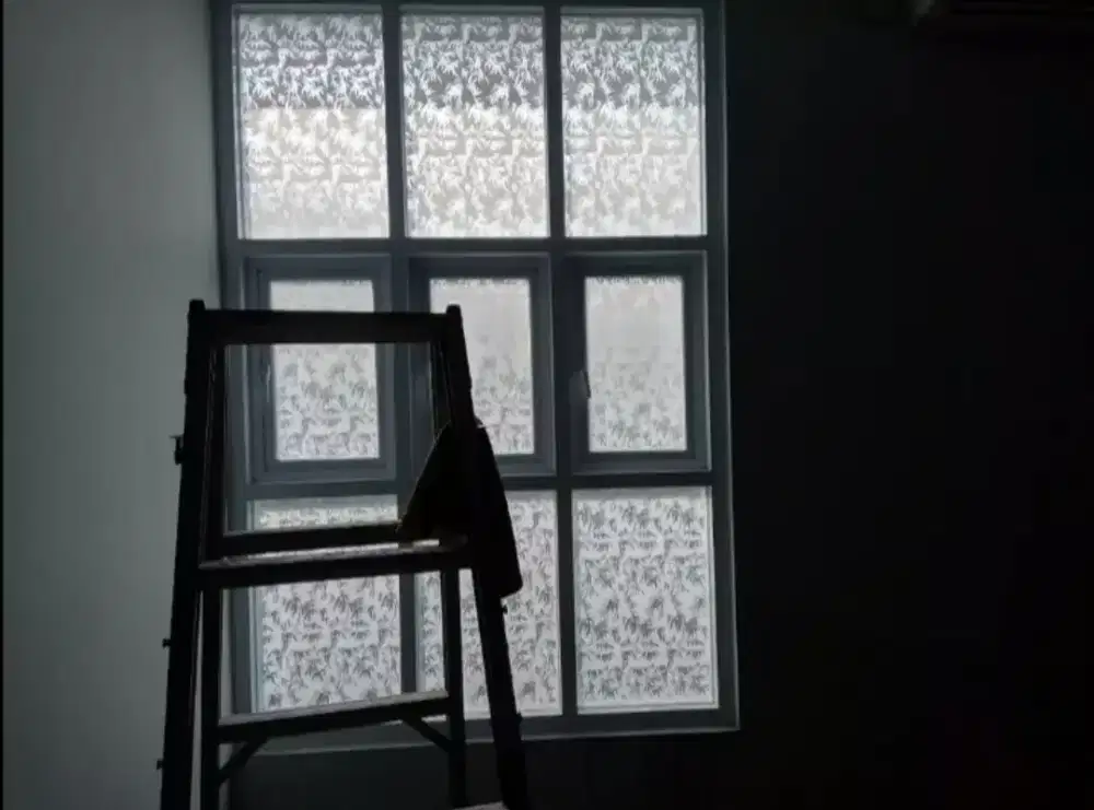 Kontruksi kaca tambahkan stiker sanblas dan kaca film biar makincantik