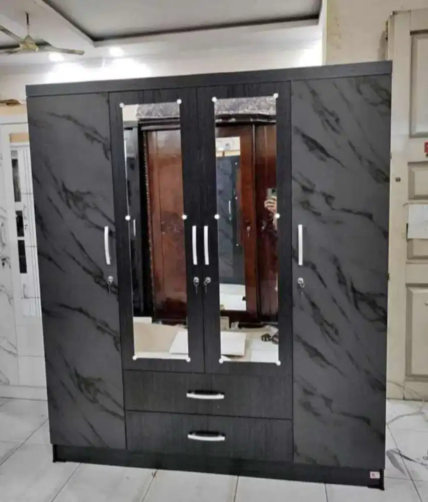 Lemari Pakaian 4 Pintu Black Marmer