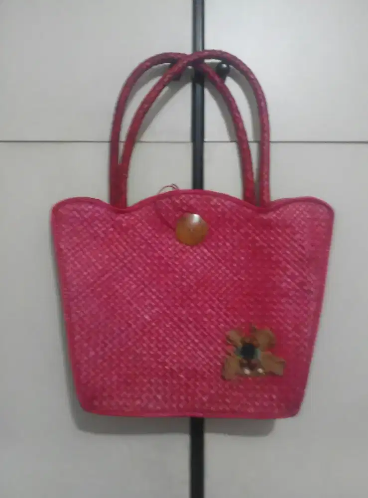 Tas Anyam Berbahan Alami Pink