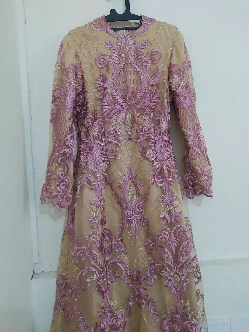 Gaun dress kondangan