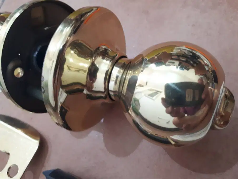 Kwikset Lockset 300P Bed&Bath Knob by Black & Decker (A-717)