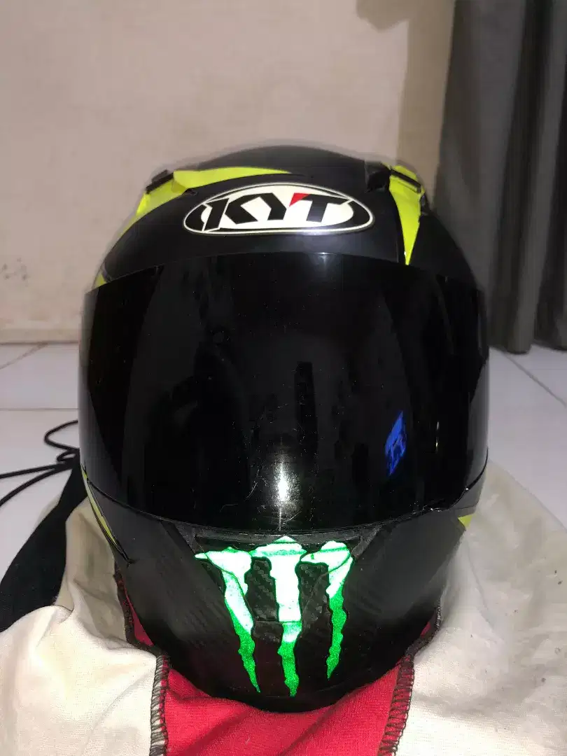 Jual helm KYT R10 .