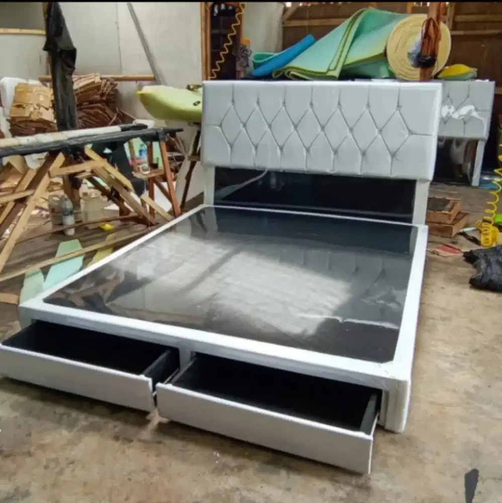 Dipan kayu minimalis alas kasur