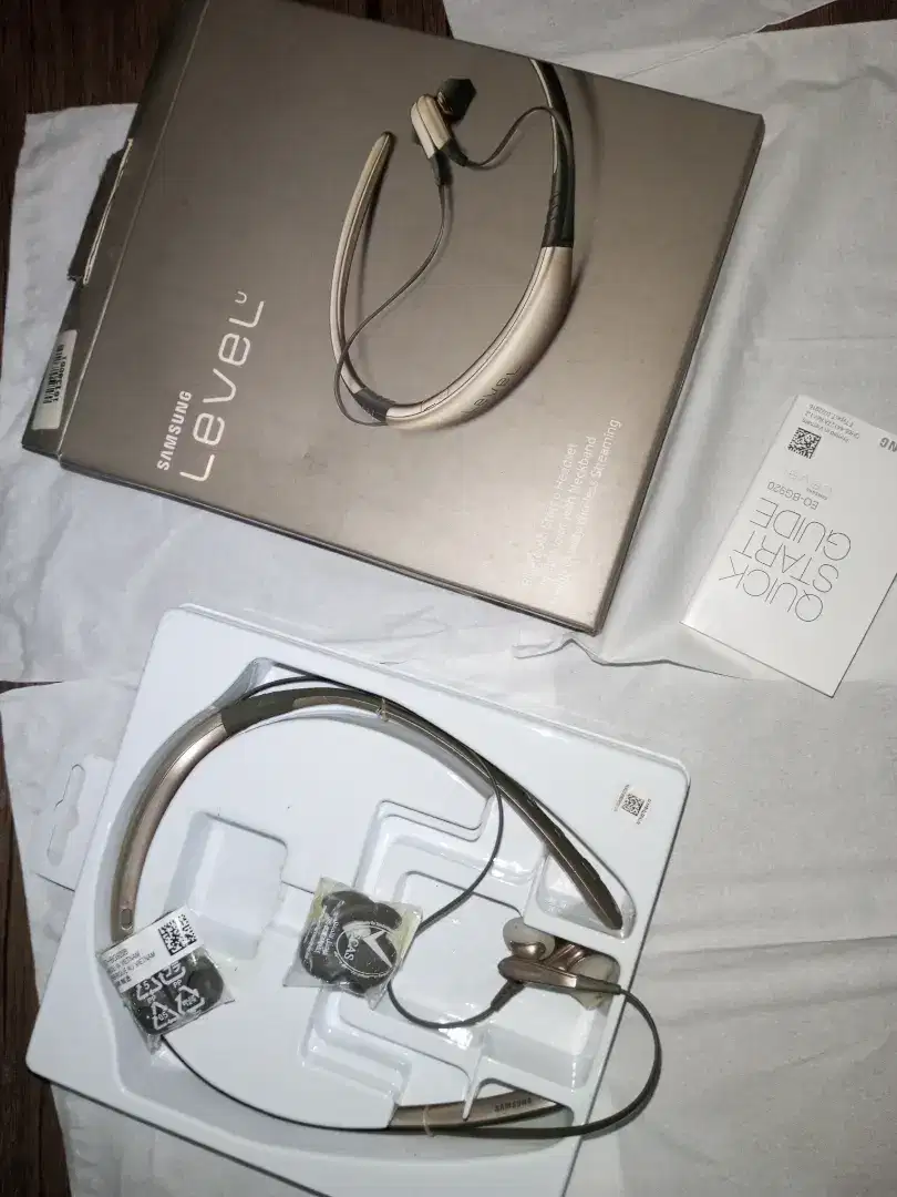 Bluetooth TWS/earphone LEVEL U  merk Samsung, lengkap