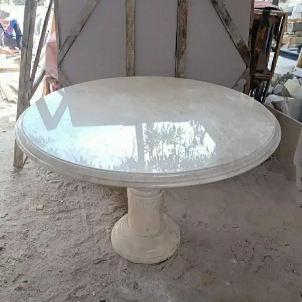 Meja Marmer Bundar Unik
