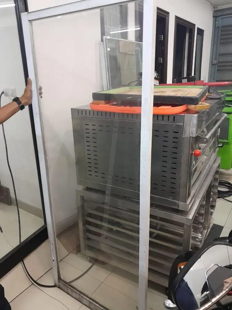 Jendela alumunium dan kaca kondisi second mulus