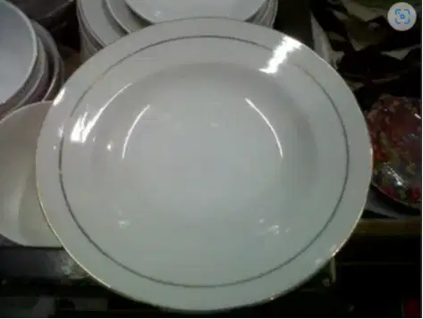 Piring Makan Prasmanan Keramik Polos Lis Emas Kembang Mahkota