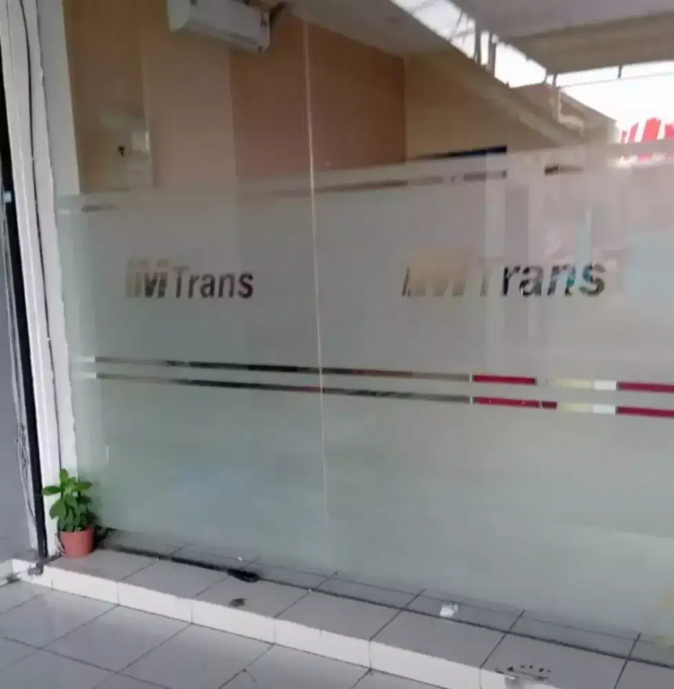 Buat kantormu lebih terlihat dengan stiker cutting nana dan kaca film