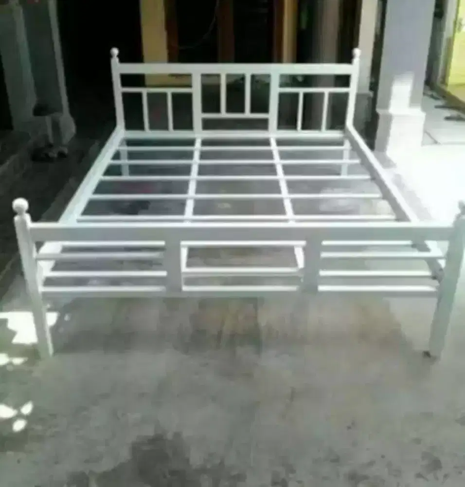 Tempat tidur nyaman/minimalis