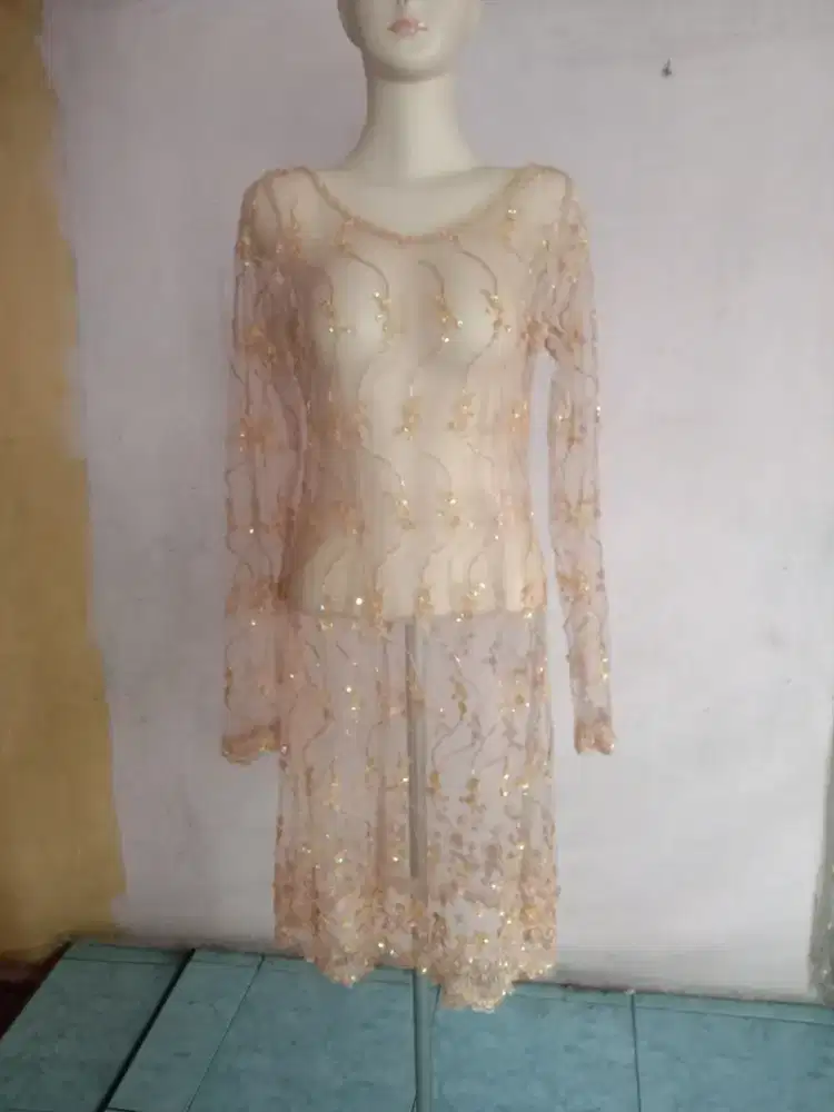 Kebaya berpayet warna gold