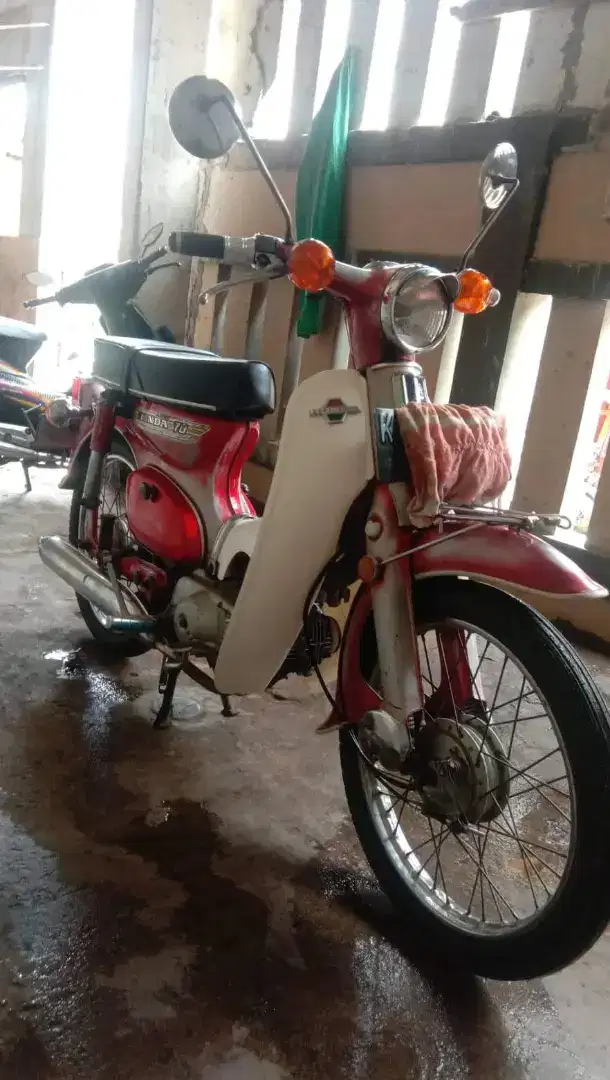 Honda C70 1979 engkel