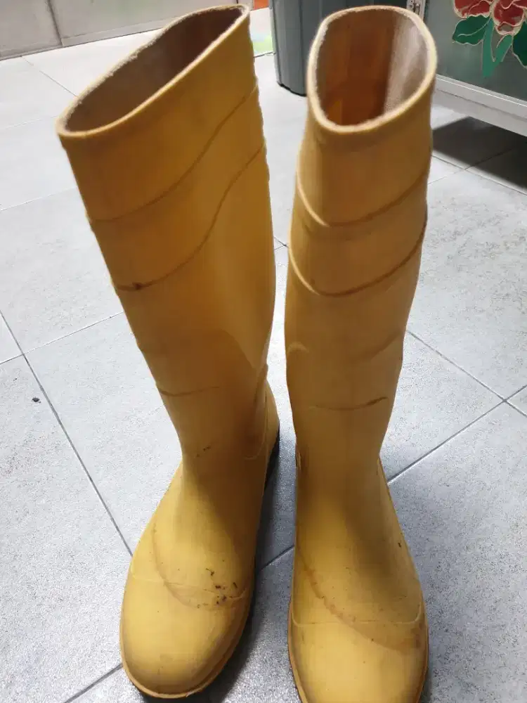 Sepatu  Safety Kerja (K3 Keselamatan dan Kesehatan Kerja)