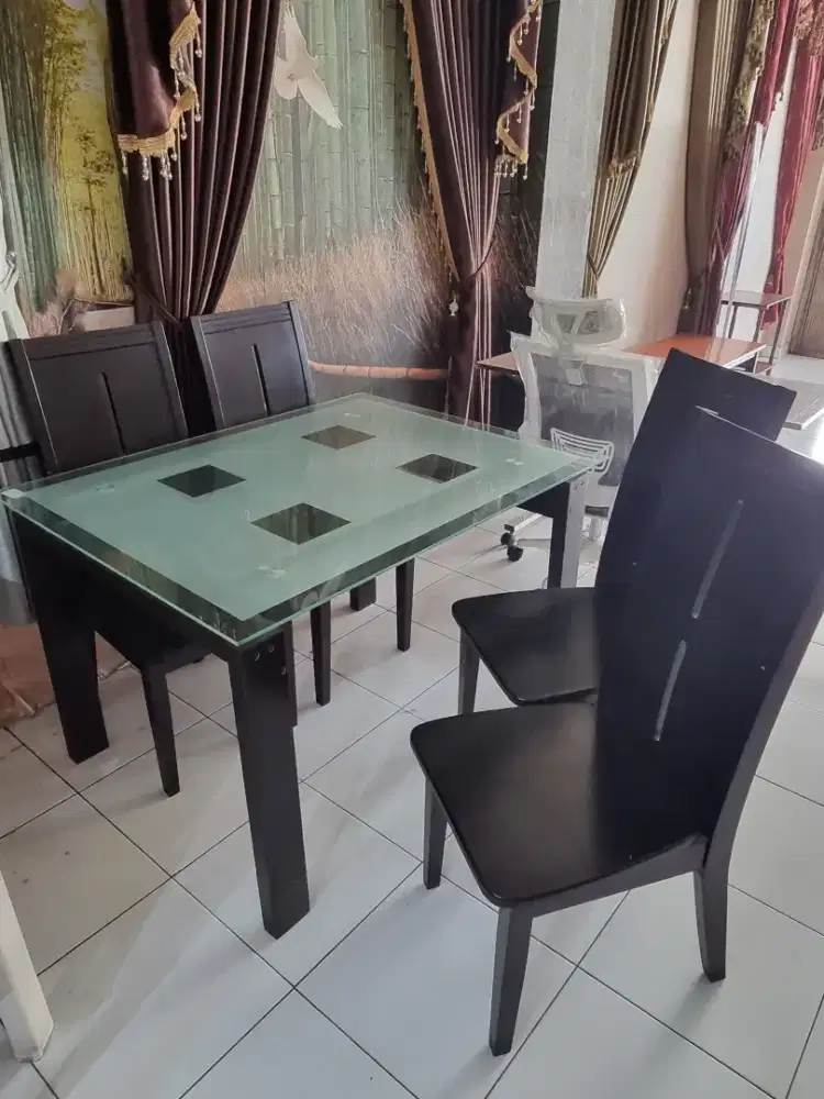 SALE MEJA MAKAN KACA + 4 KURSI EX DISPLAY