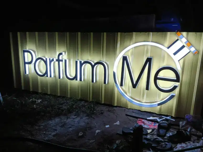 neon box,papan nama,huruf timbul