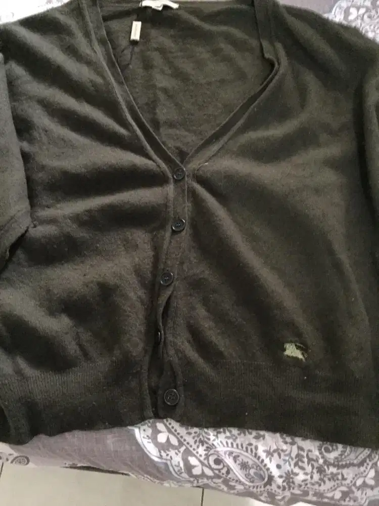 Sweater rompi merk Burberry