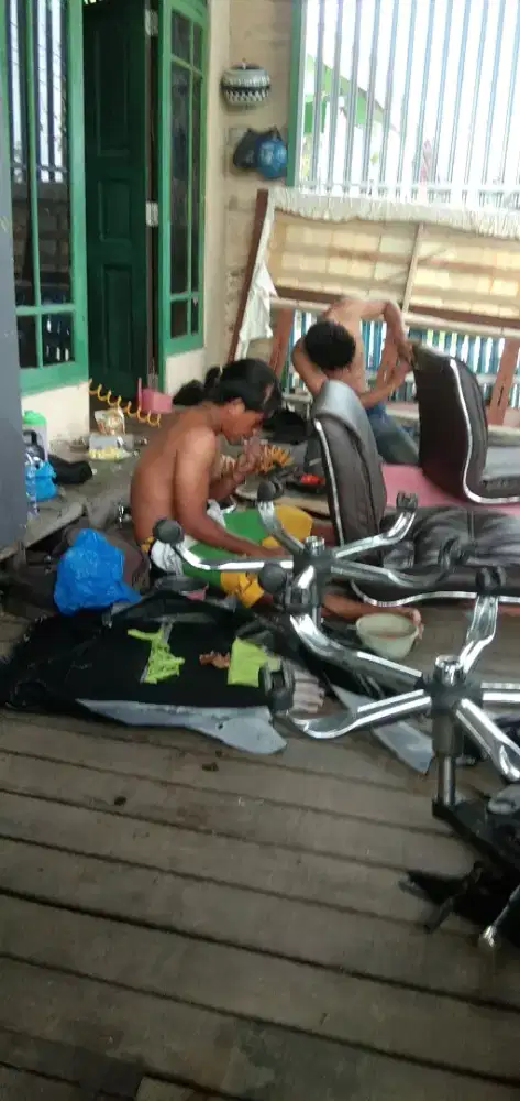 Rumah bengkel sofa melayani servis perbaikan sofa/kursi jok dll