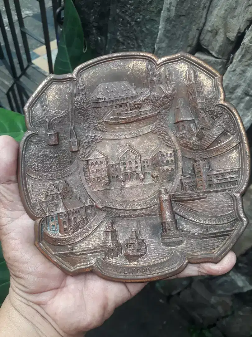 Antik vintage piring tembaga jadul kota konstanz germany eropa