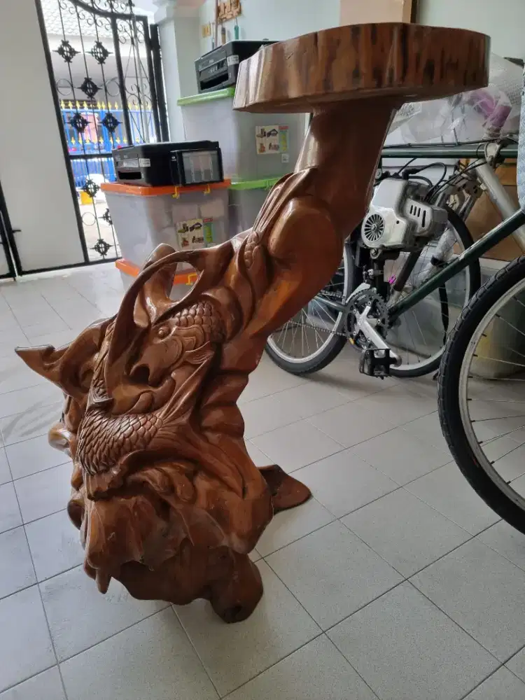 Meja ukiran kayu kuno antik