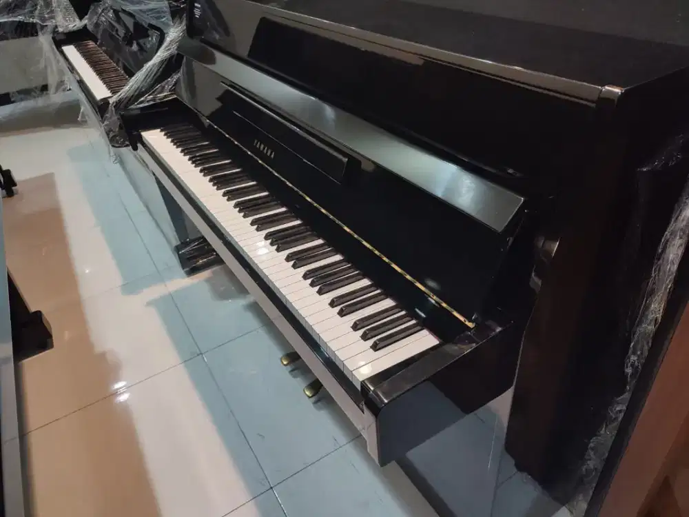 Piano Yamaha LU80
