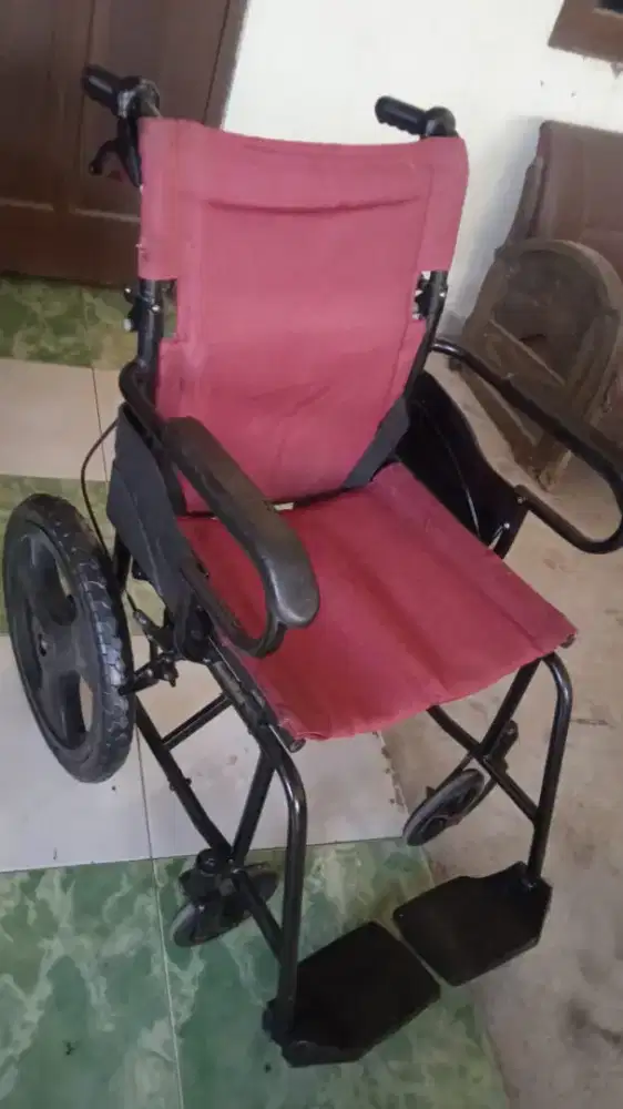 Kursi roda travel untuk anak dan dewasa
