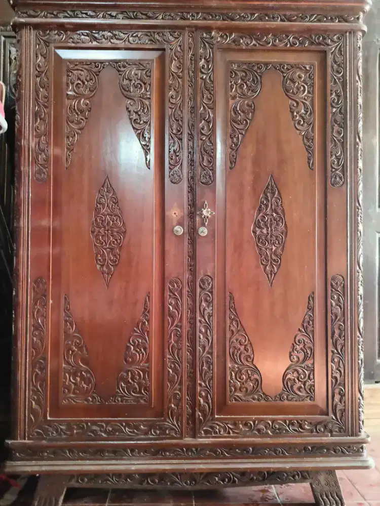 JUAL LEMARI JATI UKIR LAWAS 2 PINTU KLASIK ANTIK