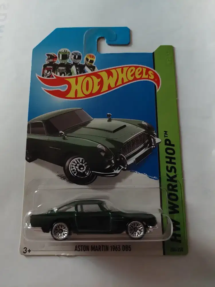 Hotwheels james bond aston martin