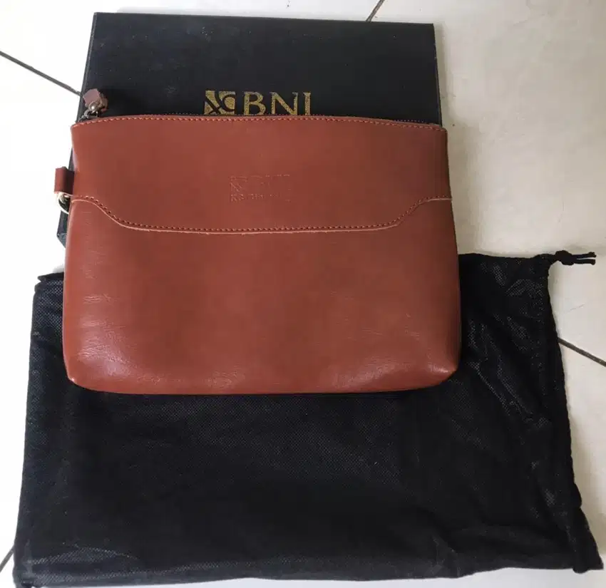 Tas tangan pria bni