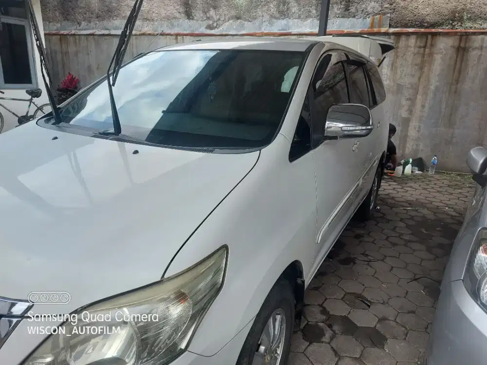 kaca film mobil hitam dan silver panggilan