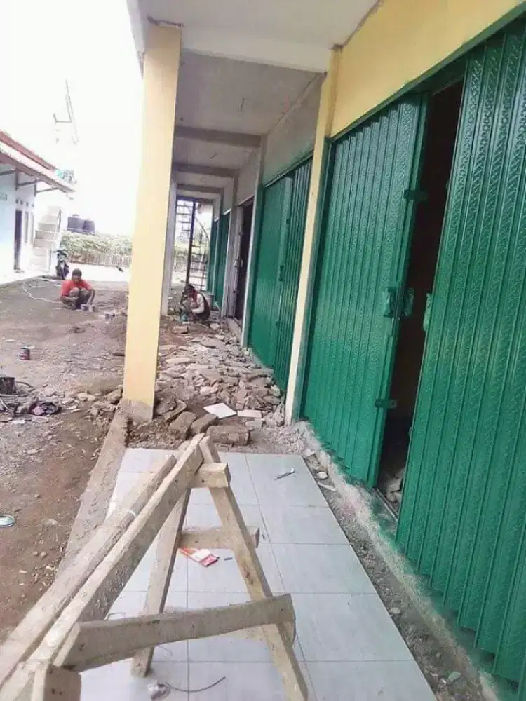 Partisi kaca Dan rolling door