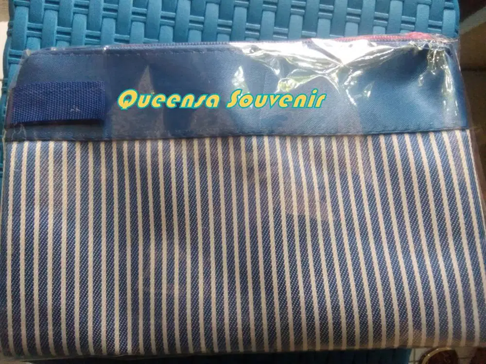 Souvenir dompet kosmetiik