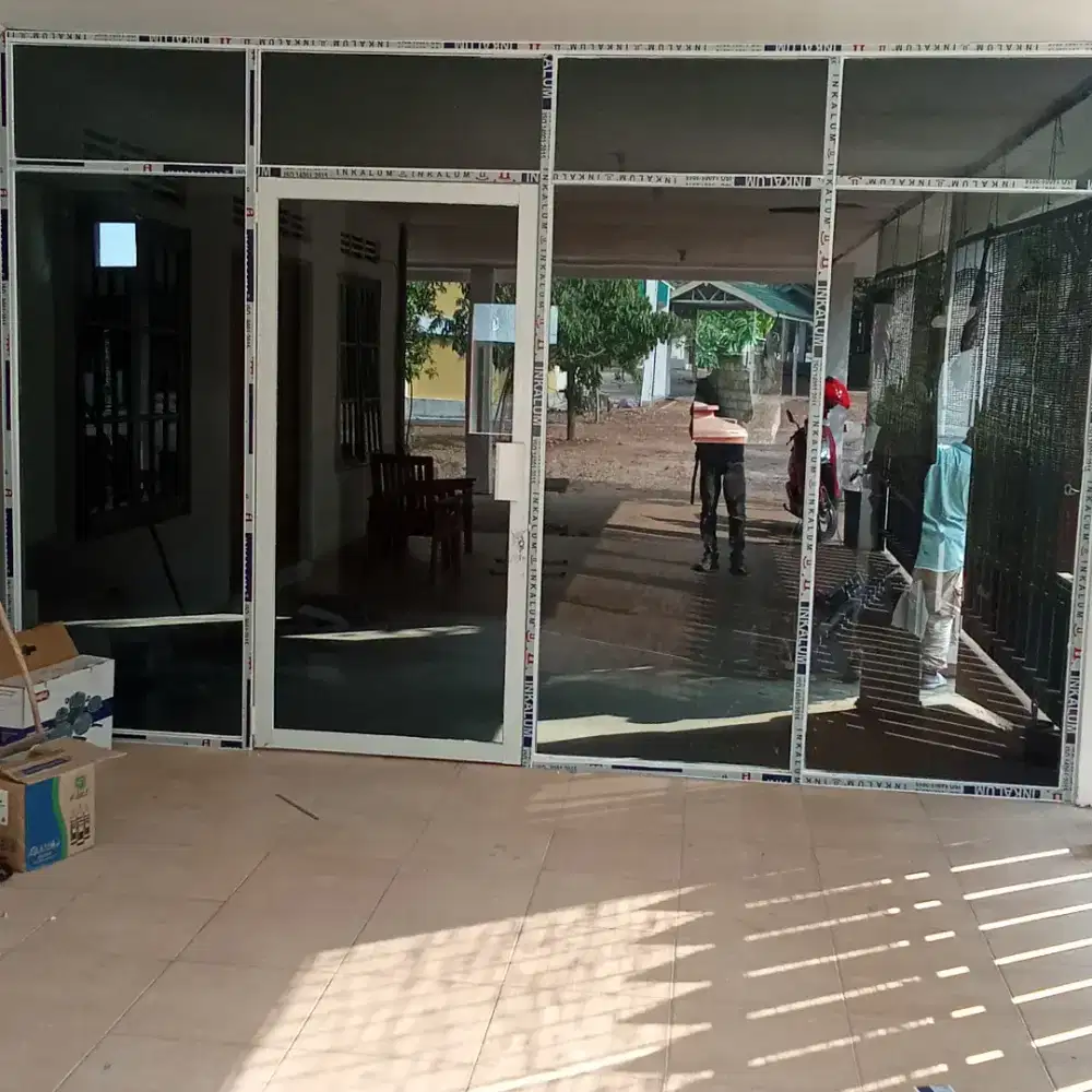 bikin partisi roko kaca almanium