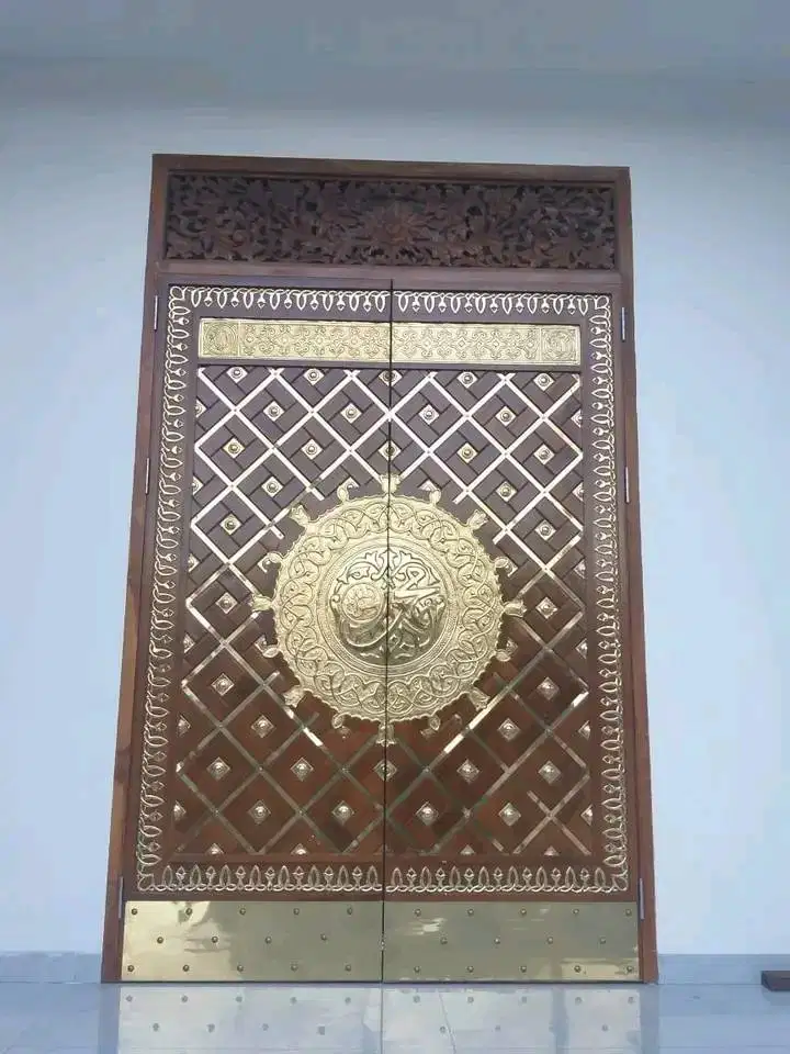 Pengerajin Replika pintu masjid nabawi