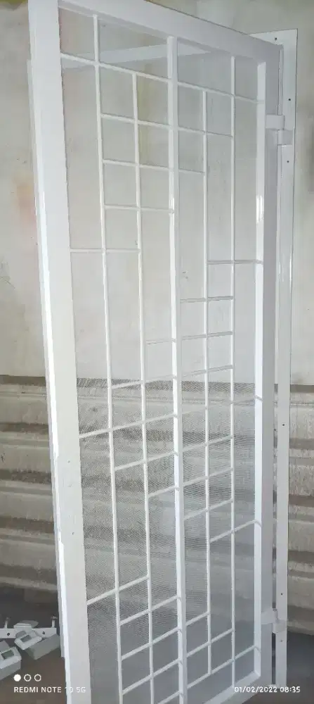 Tralis pengaman pintu