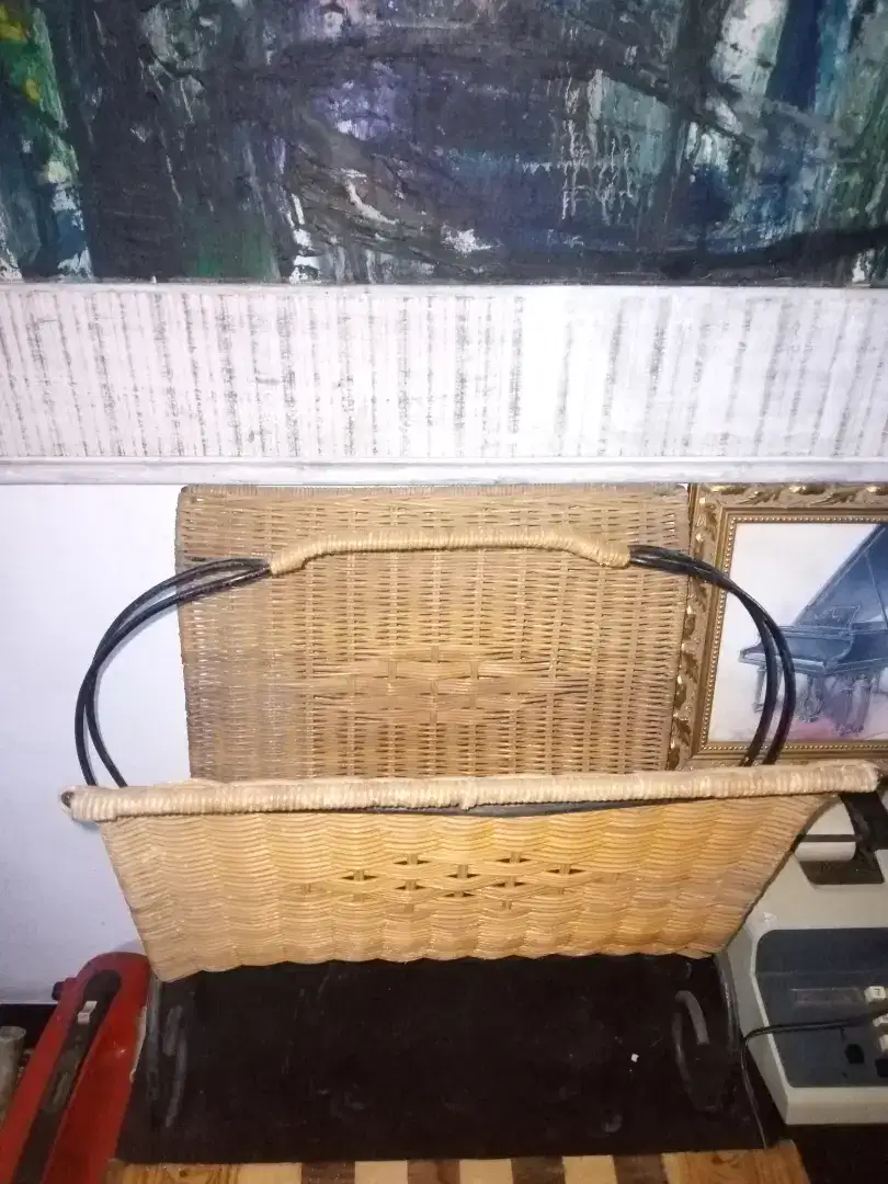 Keranjang koran ,majalah Rotan rangka Besi / home sale