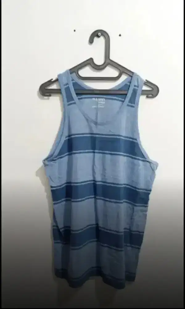 Kaos Olahraga. Merk Old Navy