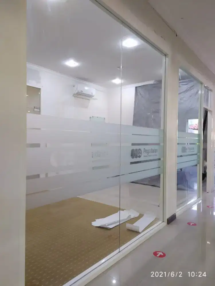 Yg mau pasang stiker untuk rumah villa toko sticker sanblas kaca film