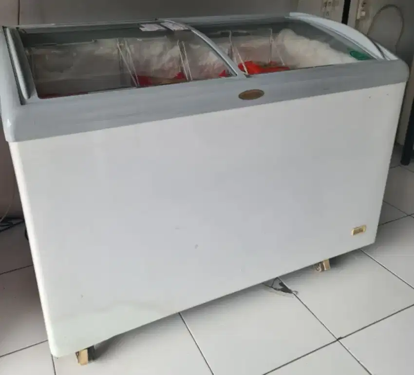 Freezer Aucma 330liter